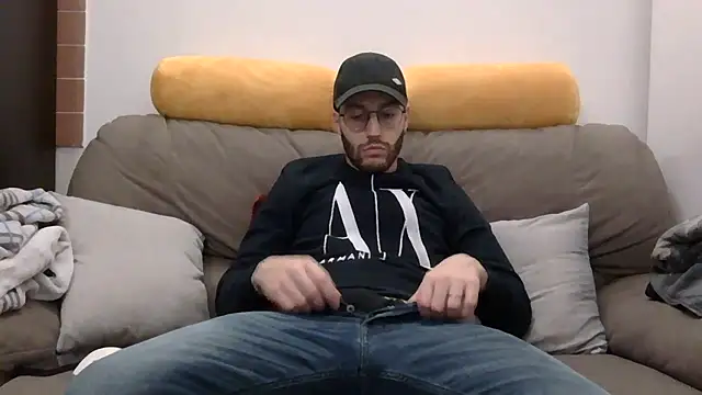 Amicisegreti online show from February 5, 9:21 pm