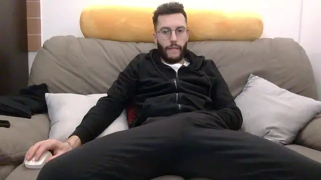 Amicisegreti online show from January 18, 9:29 pm