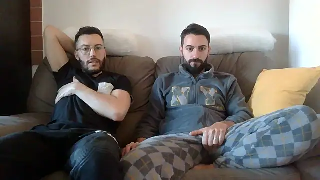 Amicisegreti online show from April 7, 5:31 am