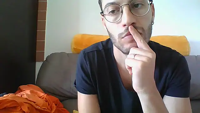 Amicisegreti online show from October 28, 12:04 pm