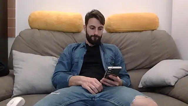 Amicisegreti online show from March 14, 8:37 pm