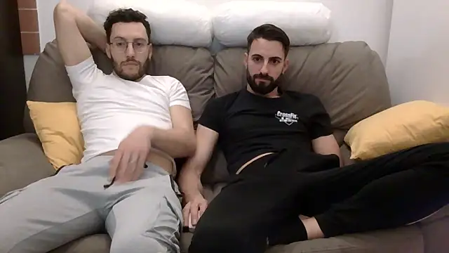 Amicisegreti online show from March 25, 9:24 pm