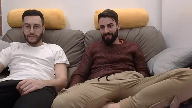 Amicisegreti online show from February 17, 9:45 pm