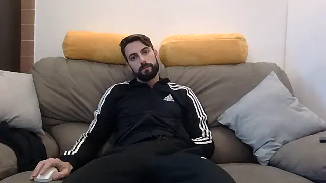 Amicisegreti online show from January 17, 3:59 pm