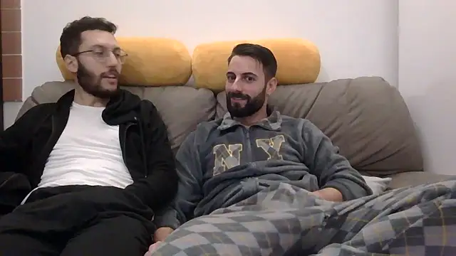 Amicisegreti online show from March 6, 9:54 pm