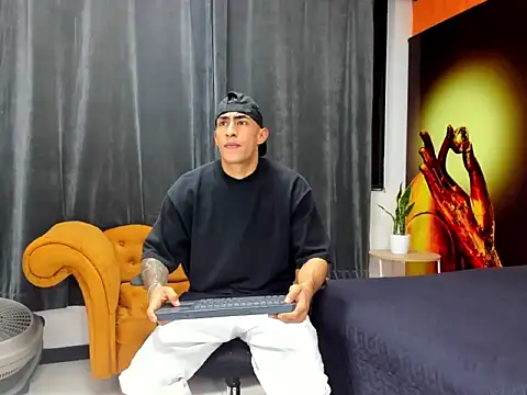 Snapshot of adrian_ray chatting on November 17, 5:50 pm adrian ray online show from November 17, 5:50 pm