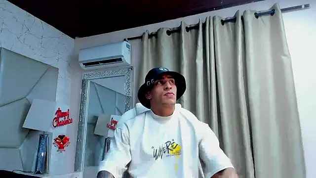 Snapshot of adrian_ray chatting on December 5, 5:55 pm adrian ray online show from December 5, 5:55 pm