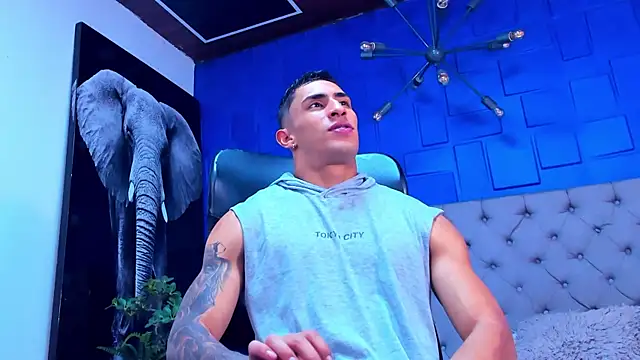 Snapshot of adrian_ray chatting on November 5, 12:47 am adrian ray online show from November 5, 12:47 am