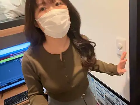 Snapshot of hikiwarinatto_xoxo chatting on November 29, 6:13 am hikiwarinatto xoxo online show from November 29, 6:13 am