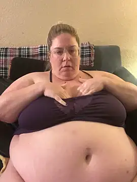 Snapshot of sexymommy1988 chatting on October 8, 2:35 am sexymommy1988 online show from October 8, 2:35 am