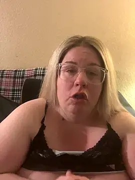Snapshot of sexymommy1988 chatting on September 30, 5:35 am sexymommy1988 online show from September 30, 5:35 am