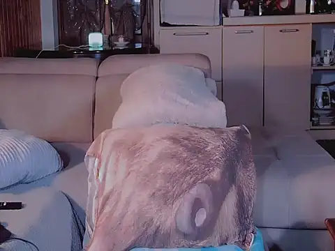 Snapshot of sola1213 chatting on October 3, 12:47 am sola1213 online show from October 3, 12:47 am