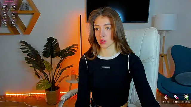 SweetVikki online show from February 9, 9:40 am