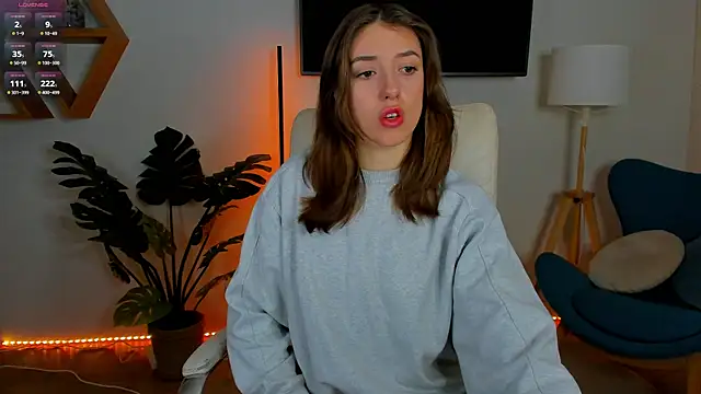 SweetVikki online show from February 10, 9:30 am