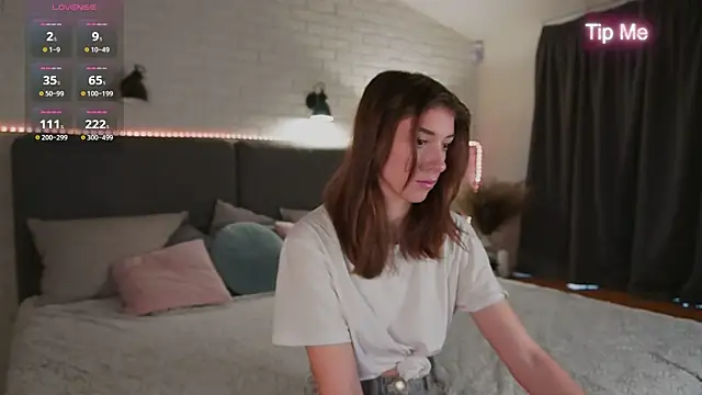 SweetVikki online show from February 17, 9:50 am