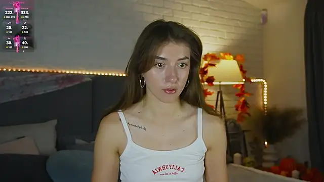 SweetVikki online show from October 25, 7:03 pm