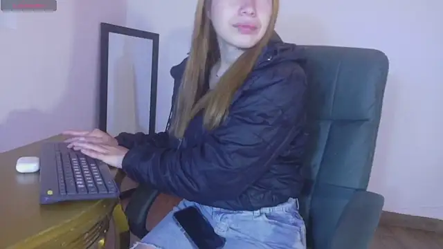 Olivia11  online show from February 12, 1:44 pm