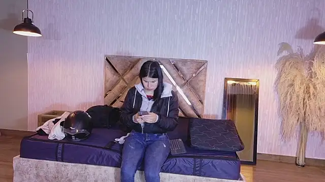 Olivia11  online show from April 22, 12:39 am