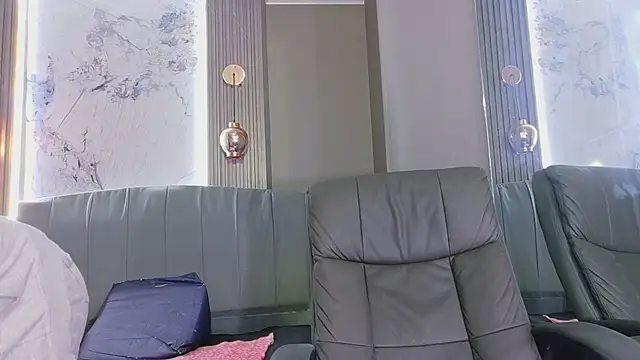 Olivia11  online show from June 16, 12:38 pm