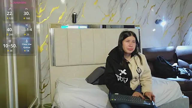 Olivia11  online show from May 19, 12:34 pm