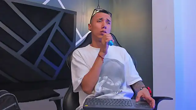 Justin Lakee online show from September 25, 11:11 pm