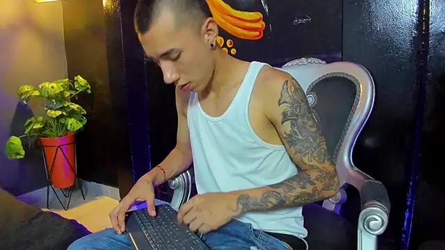 Justin Lakee online show from October 1, 11:19 pm