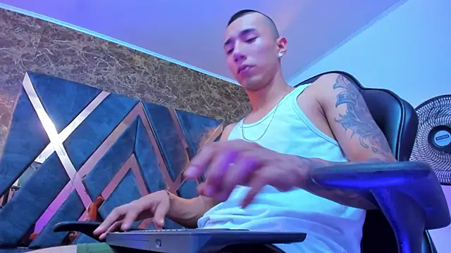Justin Lakee online show from September 13, 11:16 pm