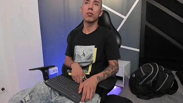 Justin Lakee online show from September 23, 11:12 pm