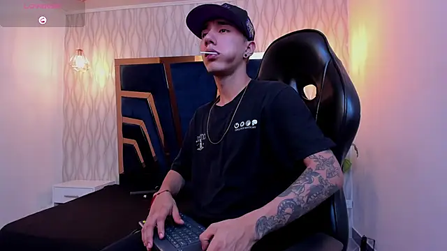 Justin Lakee online show from October 7, 11:50 pm