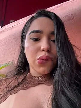 Snapshot of SofiaWildee chatting on June 21, 11:10 pm SofiaWildee online show from June 21, 11:10 pm