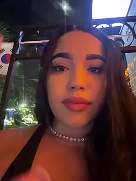Snapshot of SofiaWildee chatting on June 30, 3:39 am SofiaWildee online show from June 30, 3:39 am