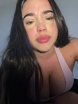 Snapshot of SofiaWildee chatting on February 16, 5:39 am SofiaWildee online show from February 16, 5:39 am