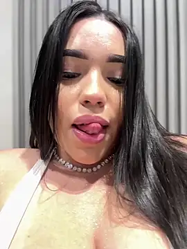 Snapshot of SofiaWildee chatting on June 11, 12:32 am SofiaWildee online show from June 11, 12:32 am