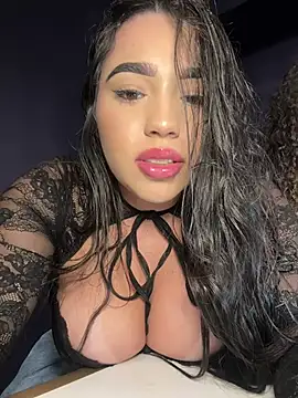 Snapshot of SofiaWildee chatting on June 18, 11:43 pm SofiaWildee online show from June 18, 11:43 pm
