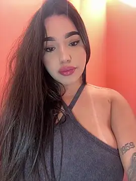 Snapshot of SofiaWildee chatting on February 6, 12:39 am SofiaWildee online show from February 6, 12:39 am