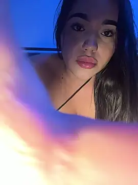 Snapshot of SofiaWildee chatting on February 19, 2:19 am SofiaWildee online show from February 19, 2:19 am