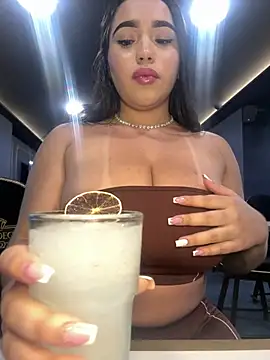 Snapshot of SofiaWildee chatting on June 25, 3:26 am SofiaWildee online show from June 25, 3:26 am