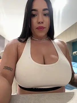 Snapshot of SofiaWildee chatting on June 10, 11:06 pm SofiaWildee online show from June 10, 11:06 pm