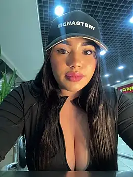 Snapshot of SofiaWildee chatting on June 14, 11:06 pm SofiaWildee online show from June 14, 11:06 pm