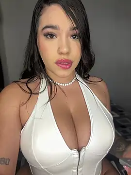 Snapshot of SofiaWildee chatting on March 1, 2:00 am SofiaWildee online show from March 1, 2:00 am