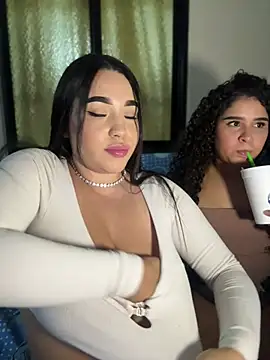 Snapshot of SofiaWildee chatting on June 12, 4:32 am SofiaWildee online show from June 12, 4:32 am