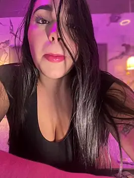 Snapshot of SofiaWildee chatting on December 17, 4:28 am SofiaWildee online show from December 17, 4:28 am