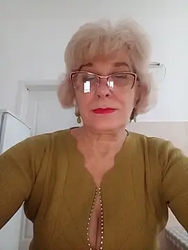 Snapshot of 52MiaLove02 chatting on November 6, 5:33 am 52MiaLove02 online show from November 6, 5:33 am