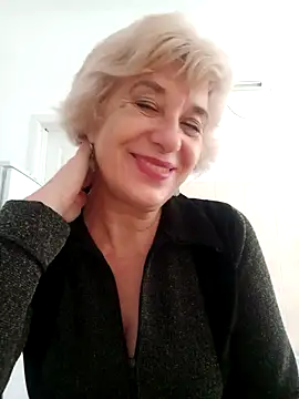 Snapshot of 52MiaLove02 chatting on October 2, 5:00 am 52MiaLove02 online show from October 2, 5:00 am