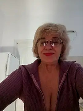 Snapshot of 52MiaLove02 chatting on December 1, 5:41 am 52MiaLove02 online show from December 1, 5:41 am