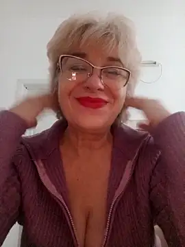 Snapshot of 52MiaLove02 chatting on November 17, 5:33 am 52MiaLove02 online show from November 17, 5:33 am