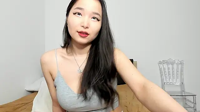 Soyun Mia online show from April 8, 2:40 pm