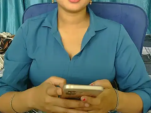 priya-kumari22 online show from September 21, 5:12 am