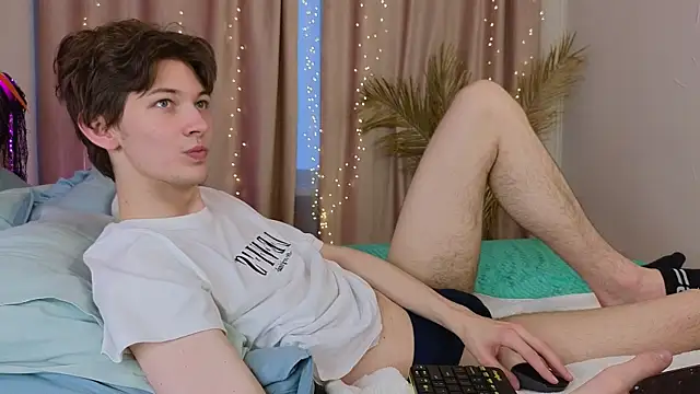 Snapshot of _Den1s_ chatting on November 8, 12:20 pm Den1s online show from November 8, 12:20 pm