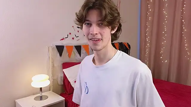 Snapshot of _Den1s_ chatting on October 25, 12:28 pm Den1s online show from October 25, 12:28 pm